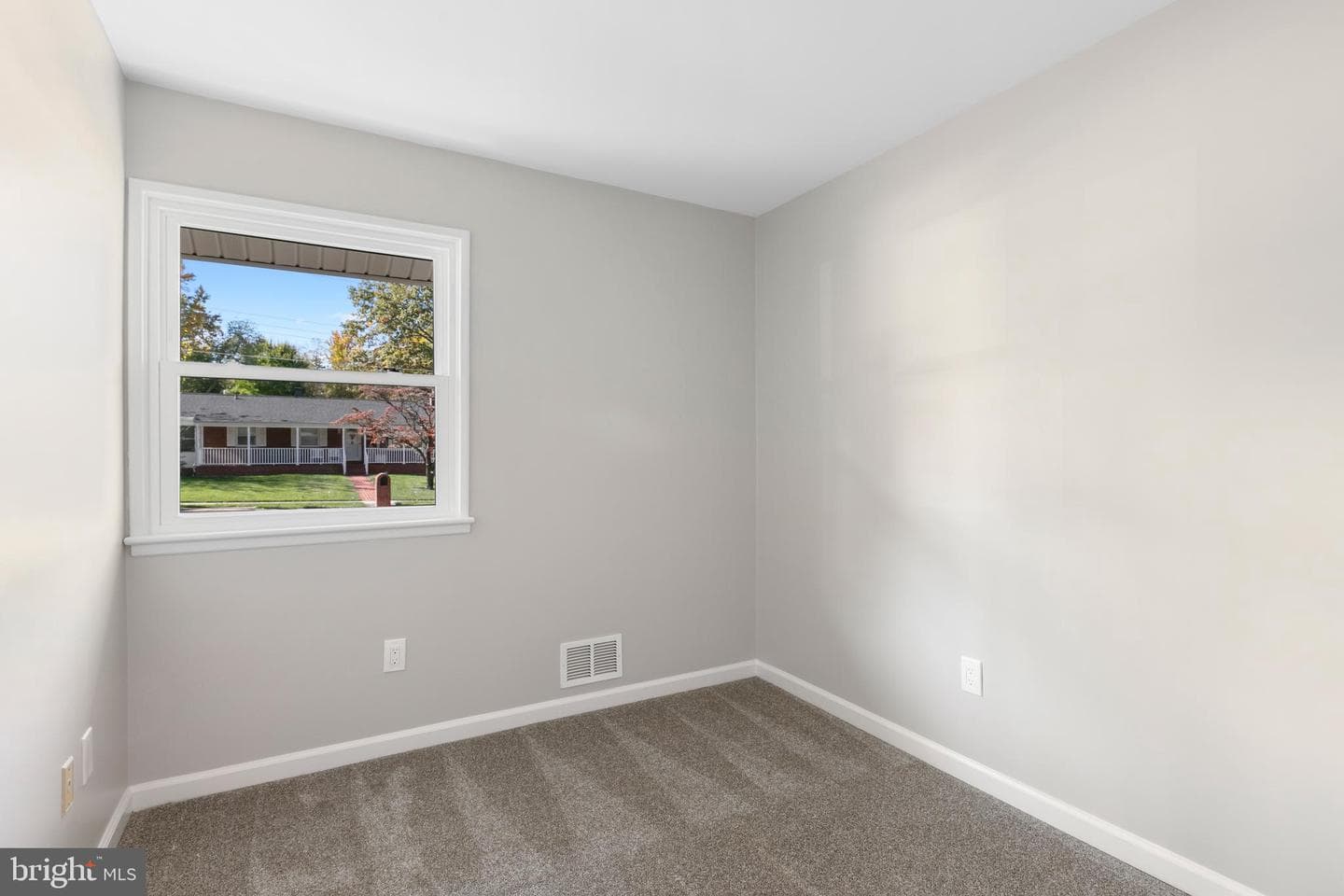 8821 Lagrange Street photo 31