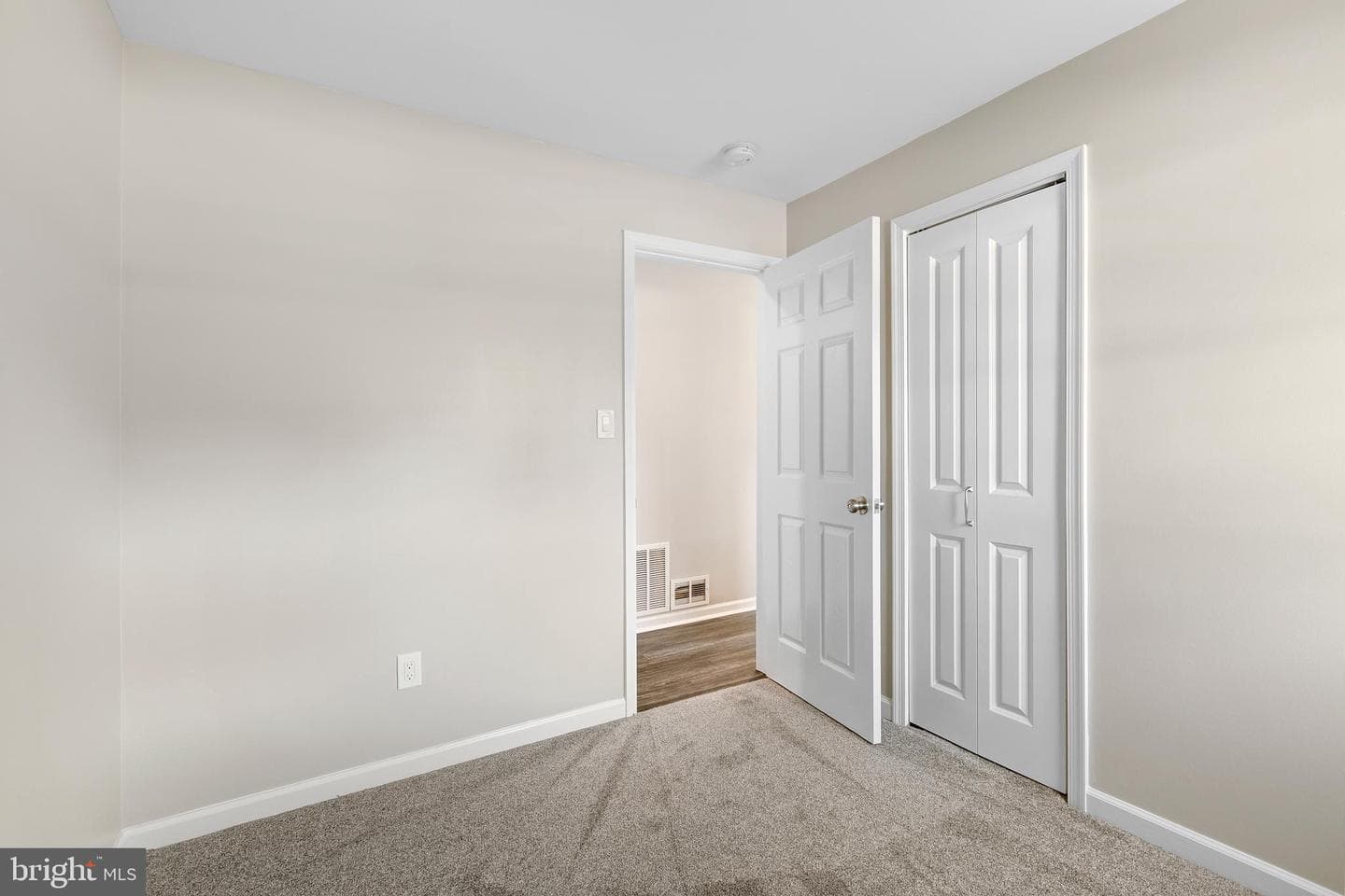 8821 Lagrange Street photo 32