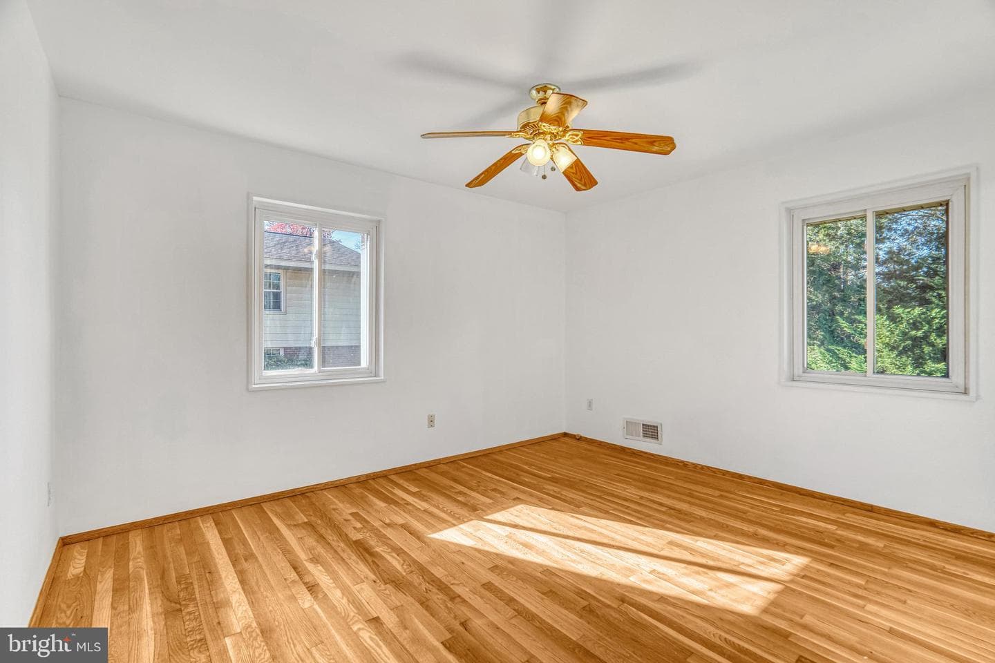 5008 Ravensworth Road photo 9