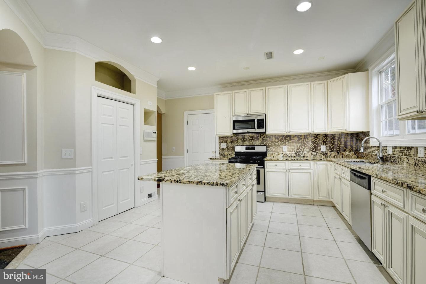 6614 Quander Road photo 5
