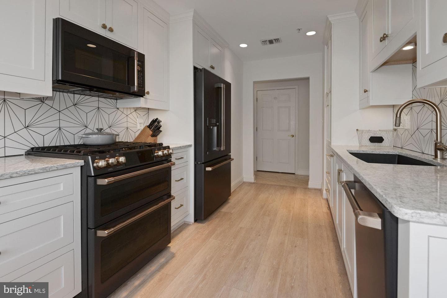 11776 Stratford House Place #807 photo 3