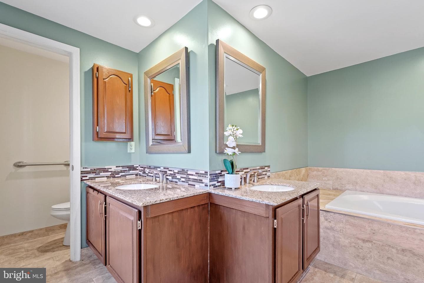 9625 Woodedge Drive photo 20