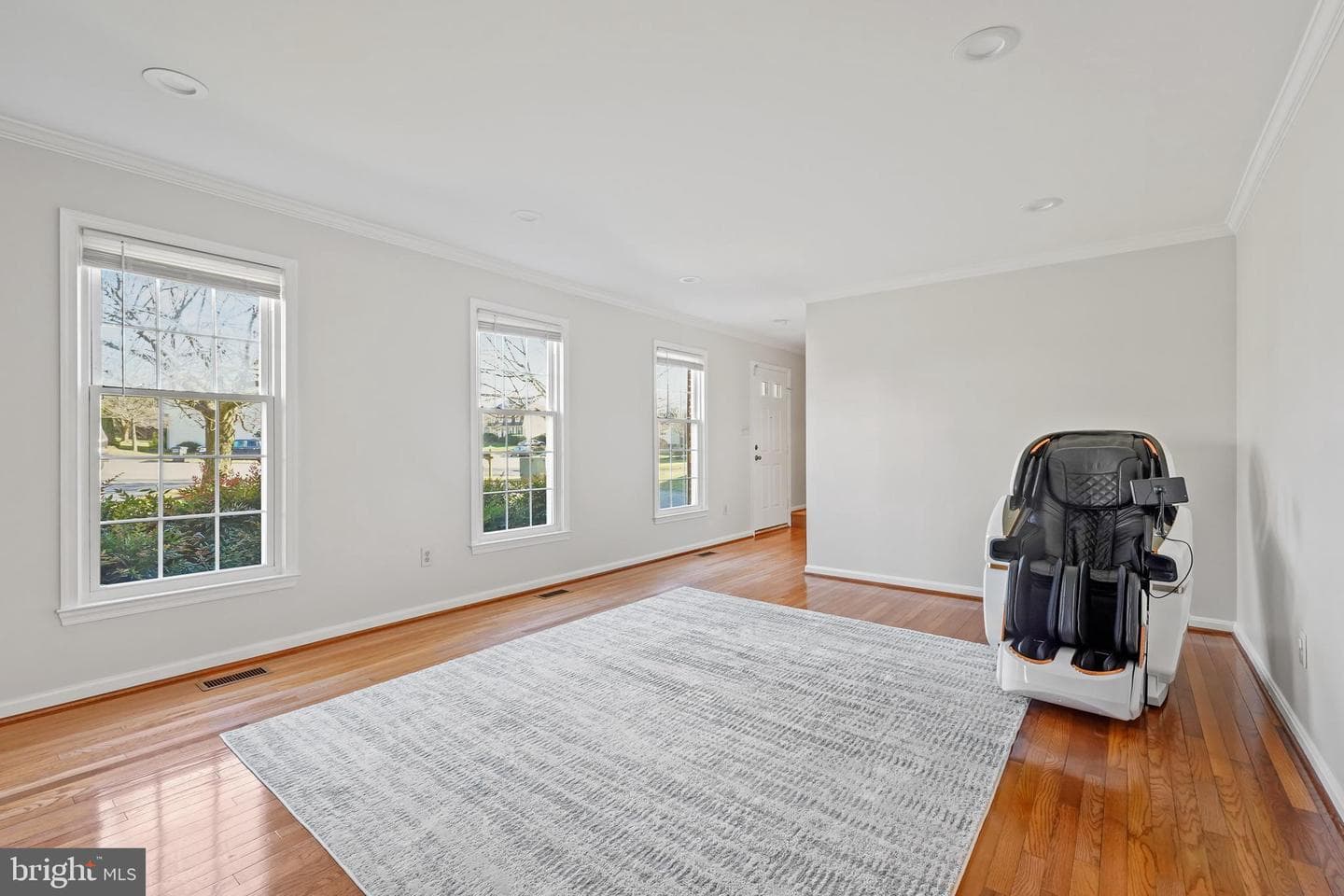 9625 Woodedge Drive photo 3