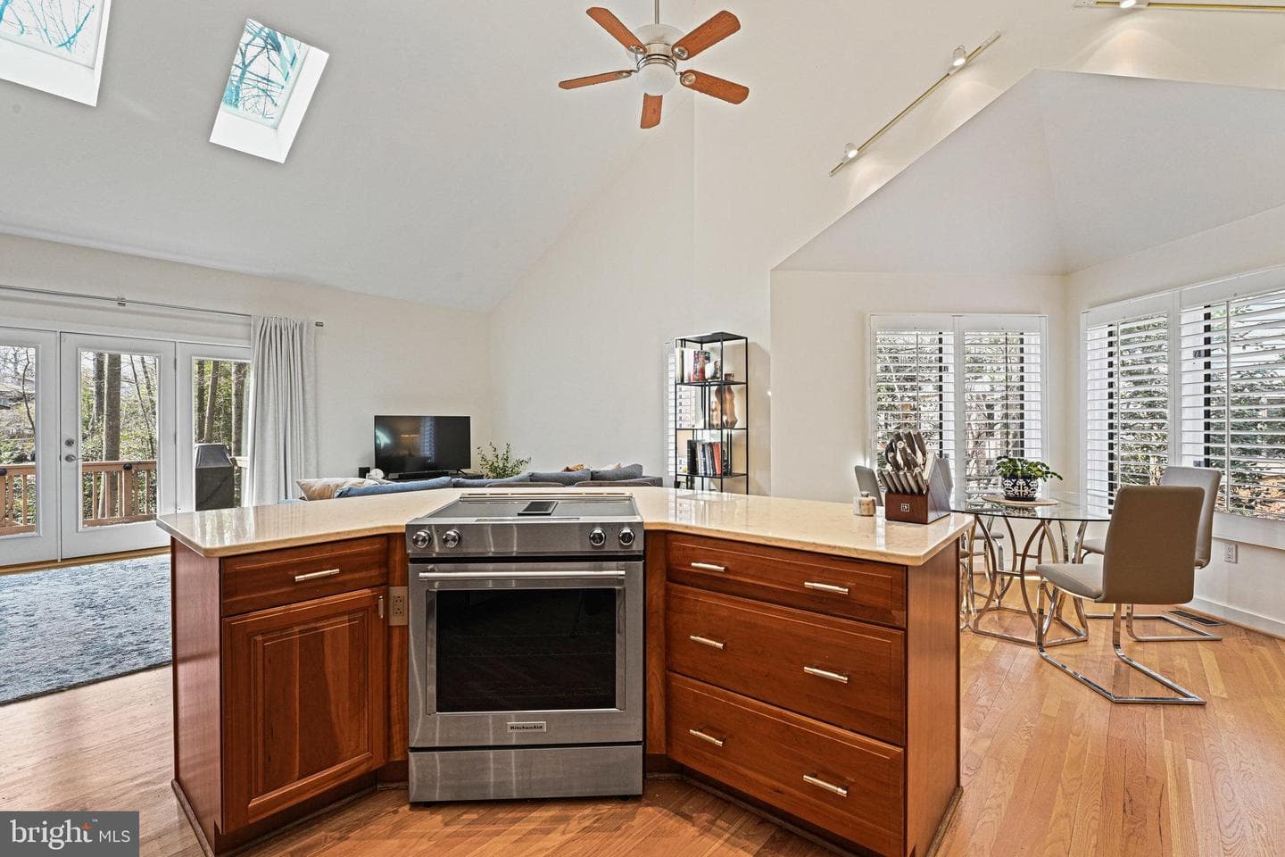 11591 Lake Newport Road photo 13