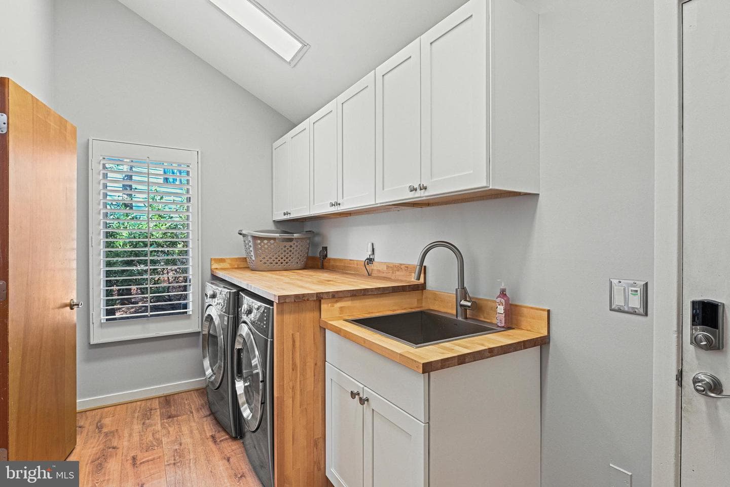 11591 Lake Newport Road photo 21