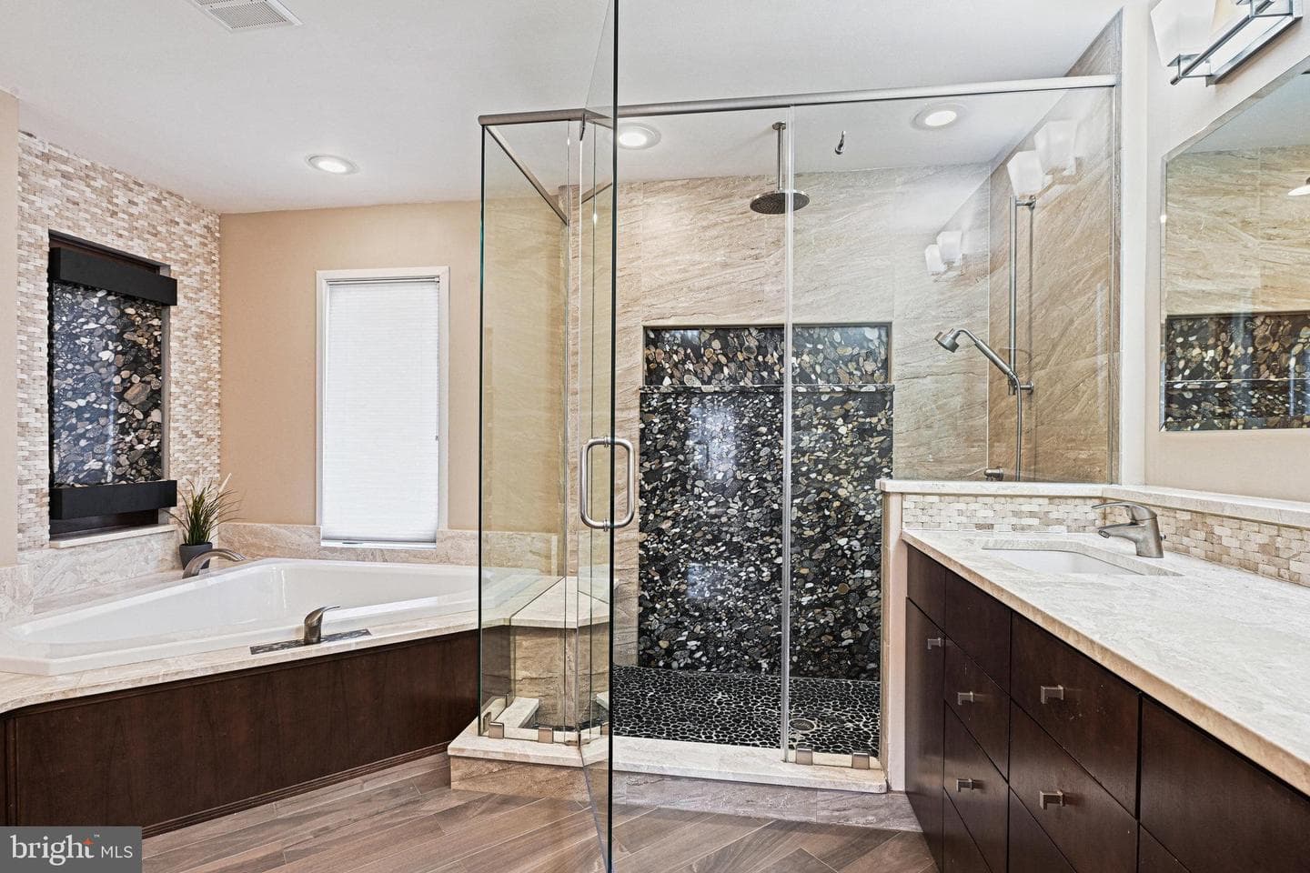 11591 Lake Newport Road photo 31