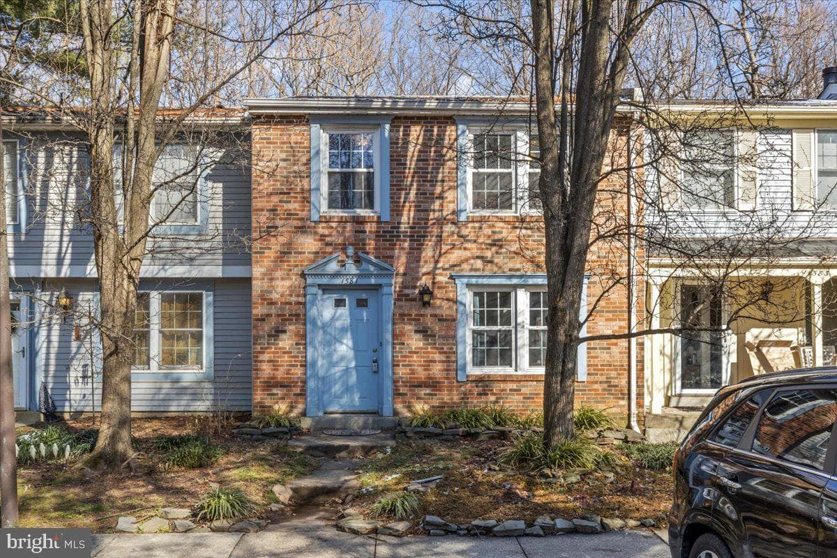 1581 Stowe Court photo 1