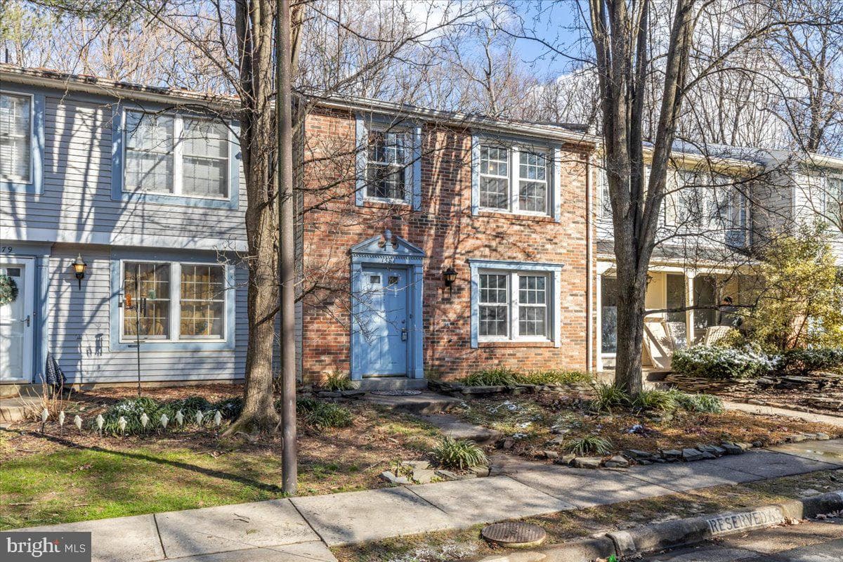1581 Stowe Court photo 2