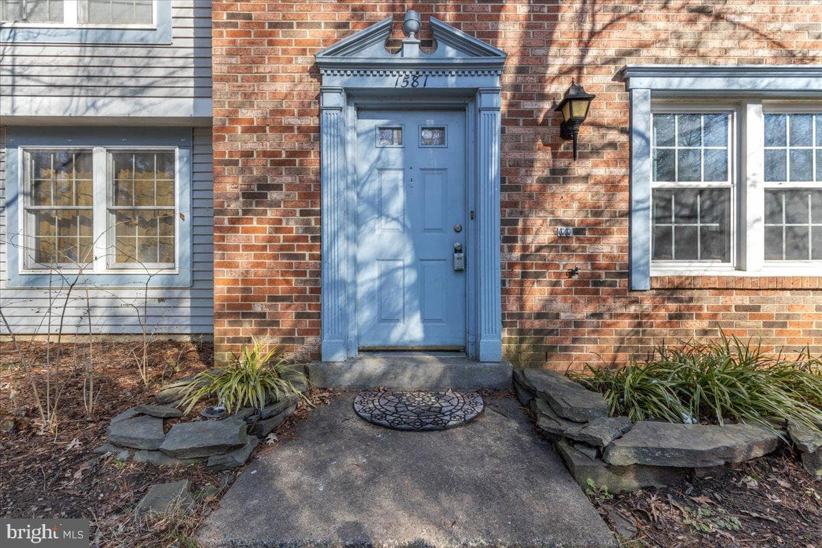 1581 Stowe Court photo 4