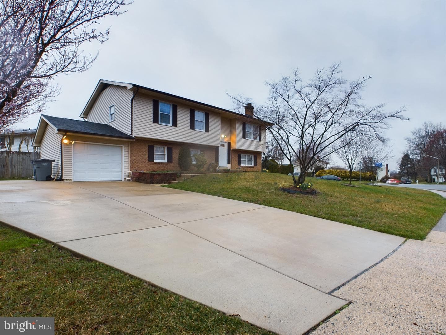 6419 Kings Landing Road photo 2
