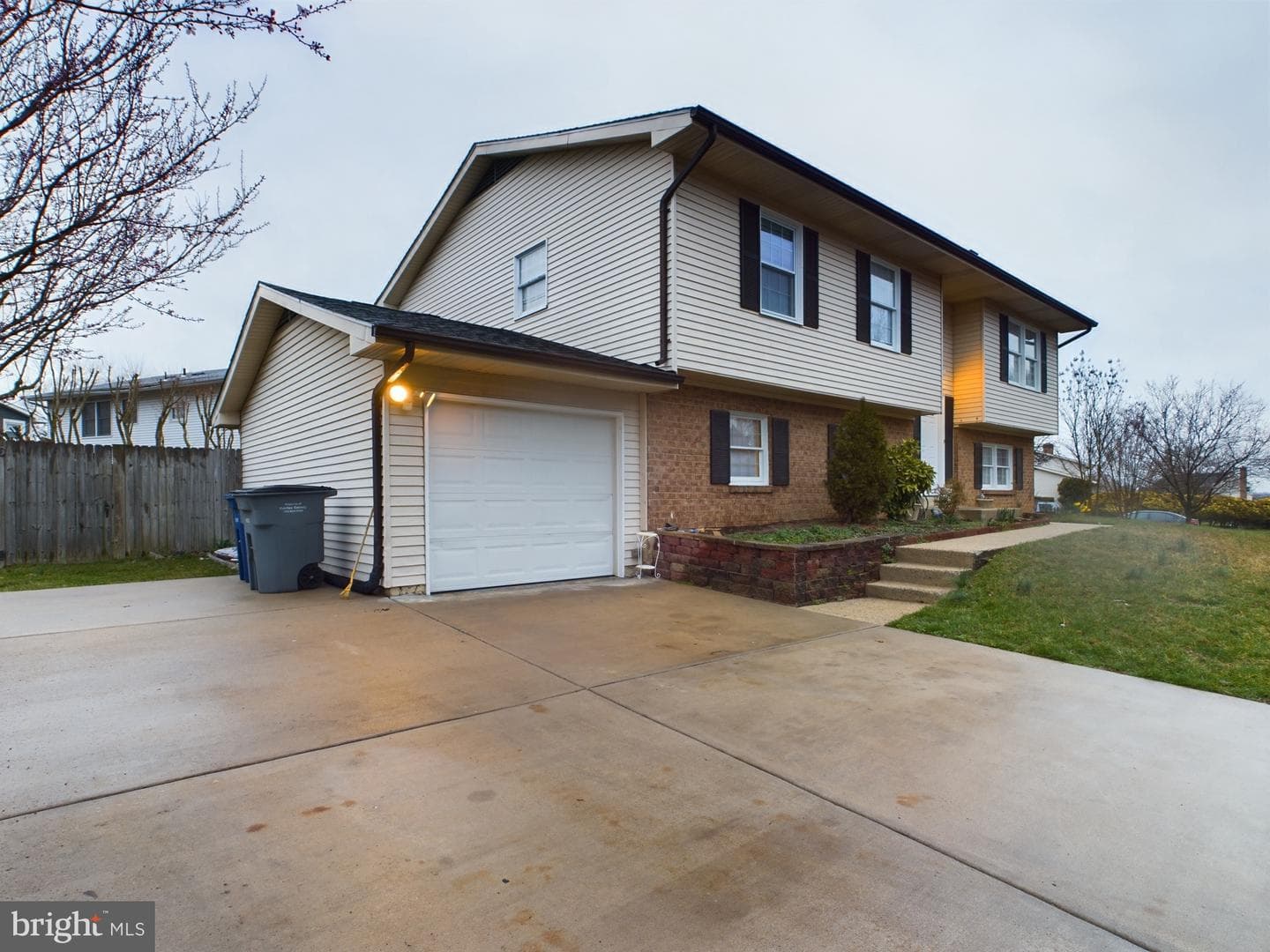 6419 Kings Landing Road photo 3