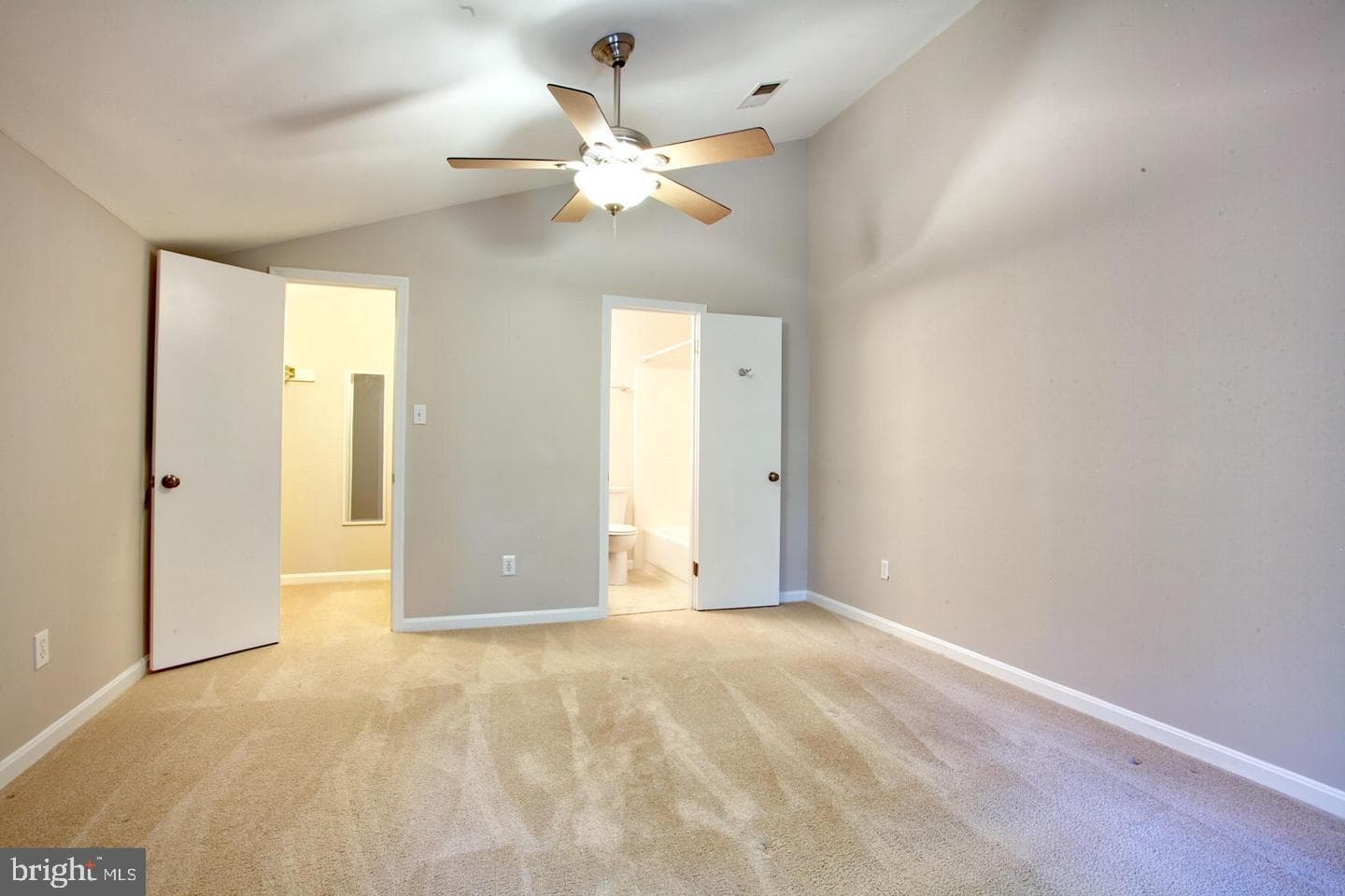 10198 Oakton Terrace Road photo 17