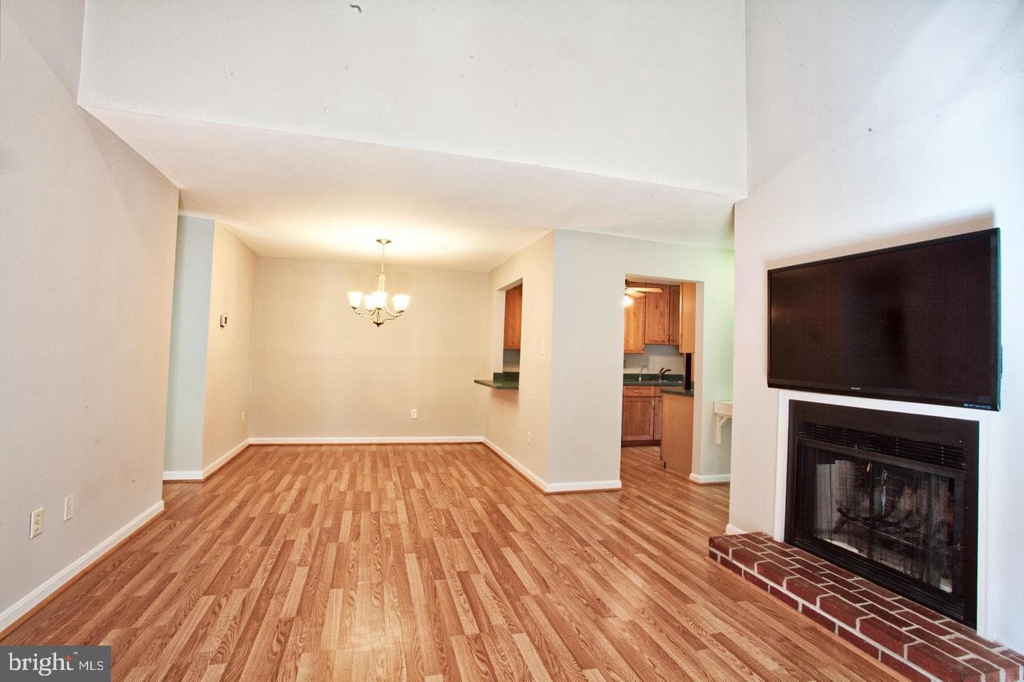 10198 Oakton Terrace Road photo 9