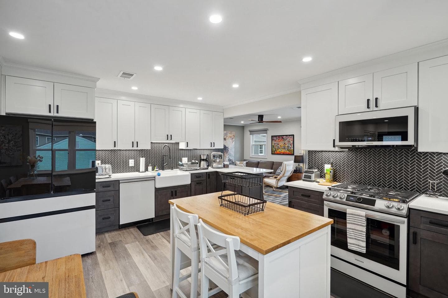 4915 Erie Street photo 4