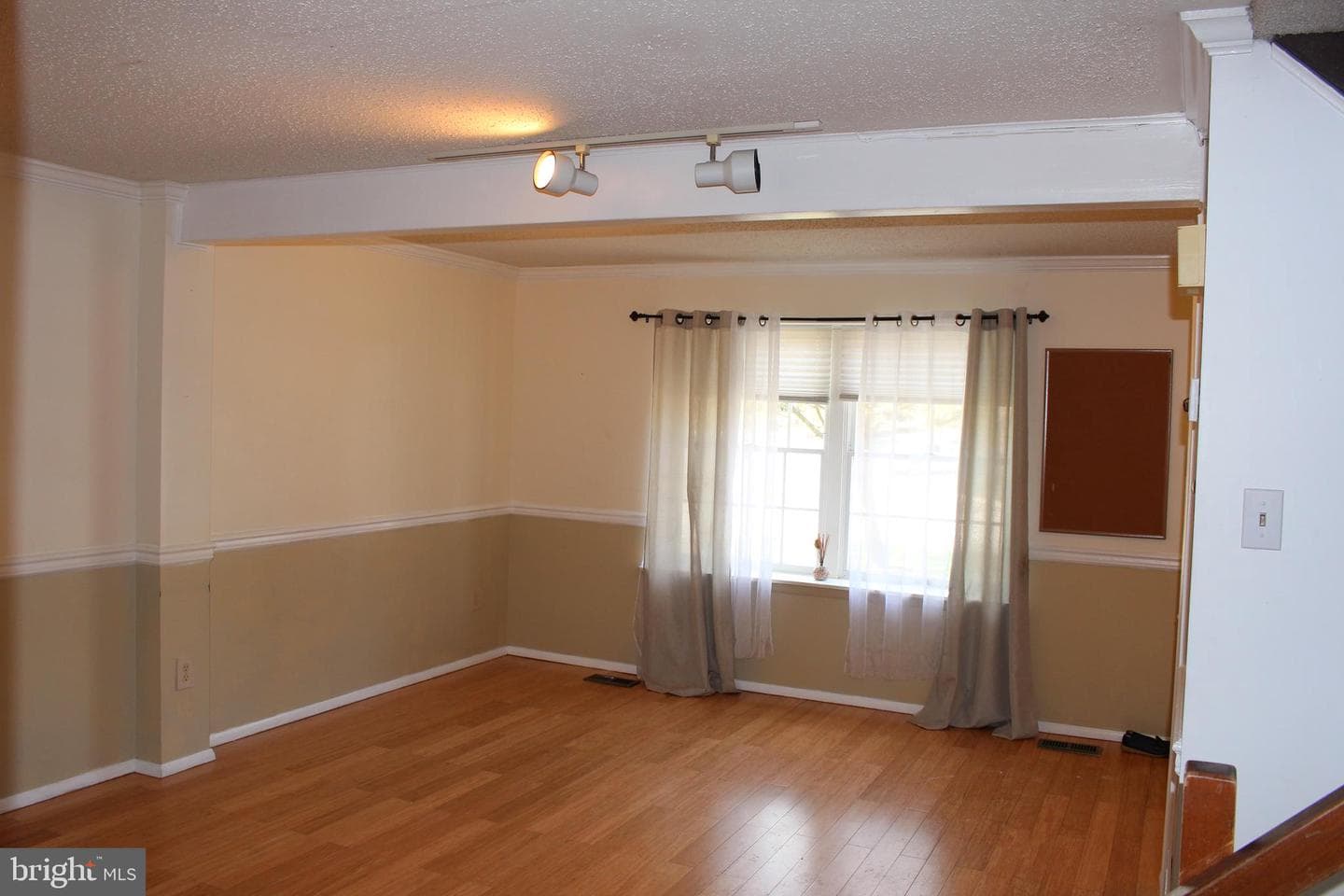 6827 Heatherway Court photo 10
