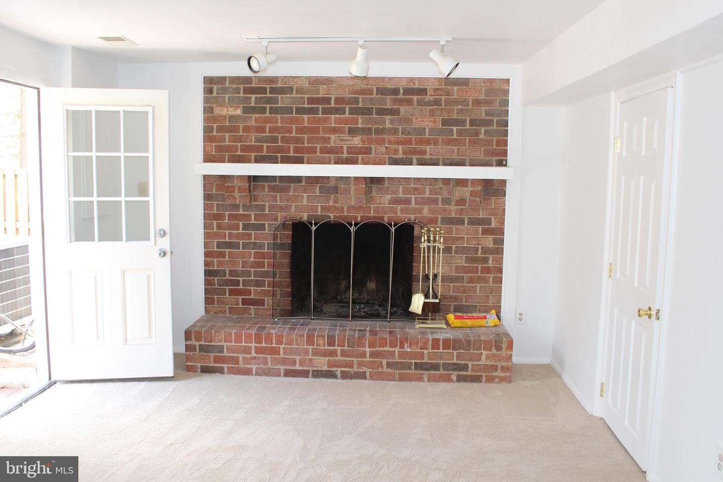 6827 Heatherway Court photo 29