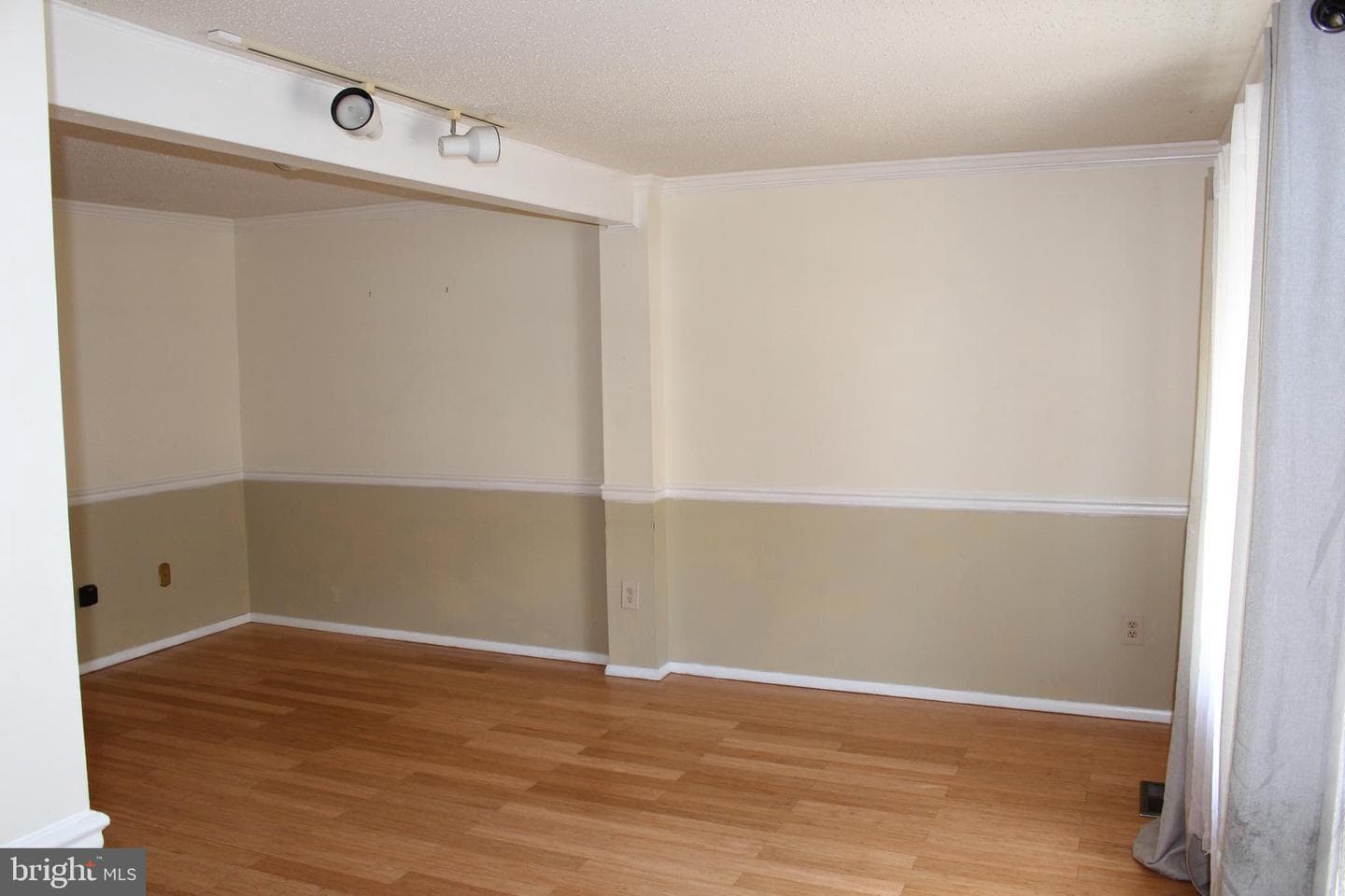 6827 Heatherway Court photo 4