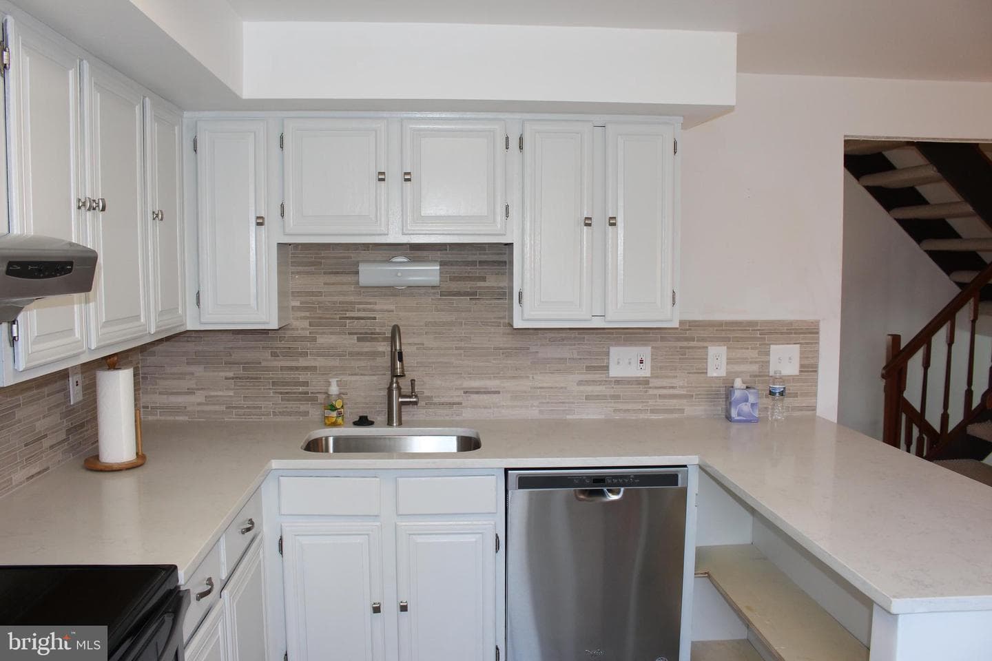 6827 Heatherway Court photo 6