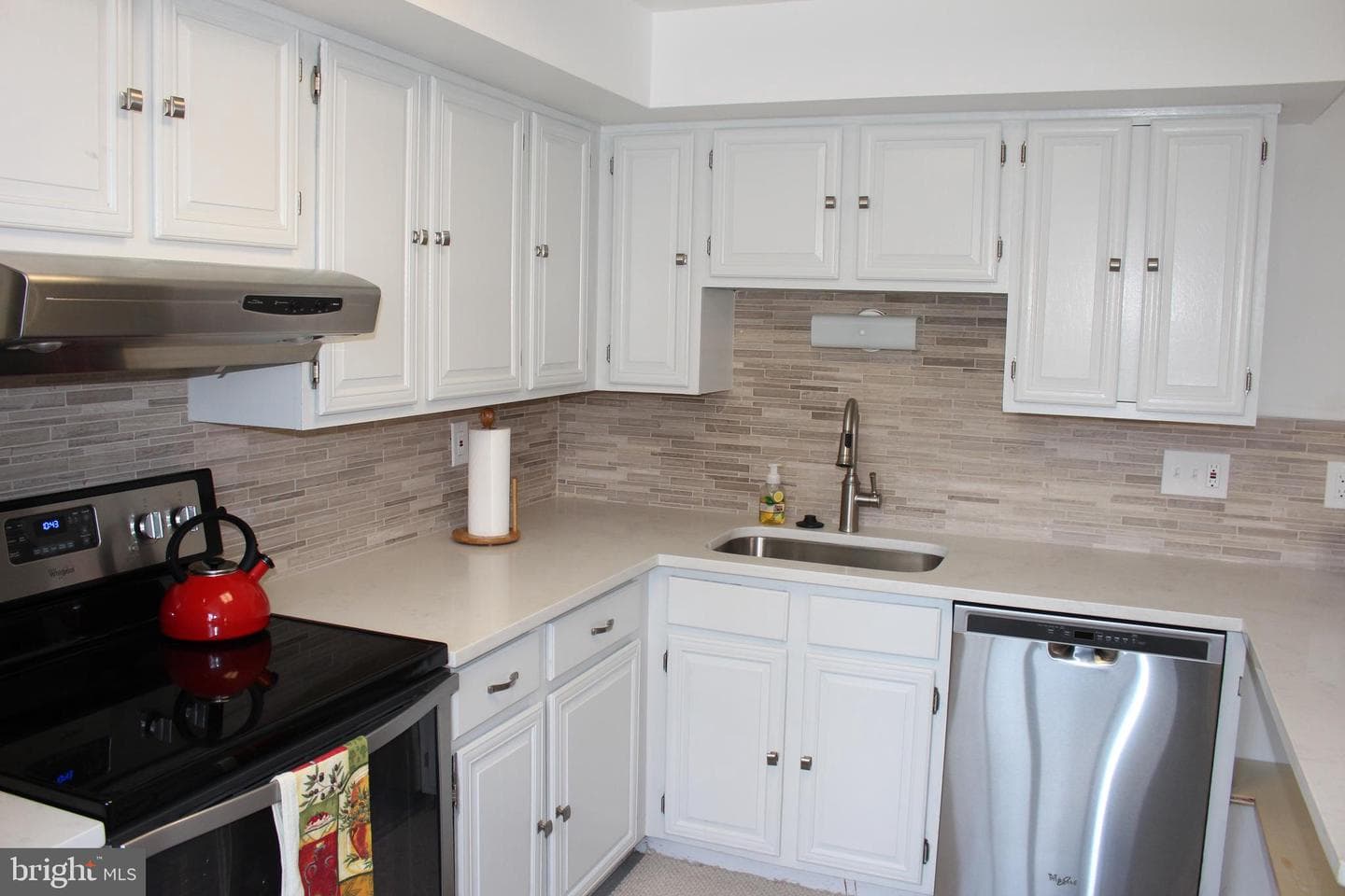 6827 Heatherway Court photo 8