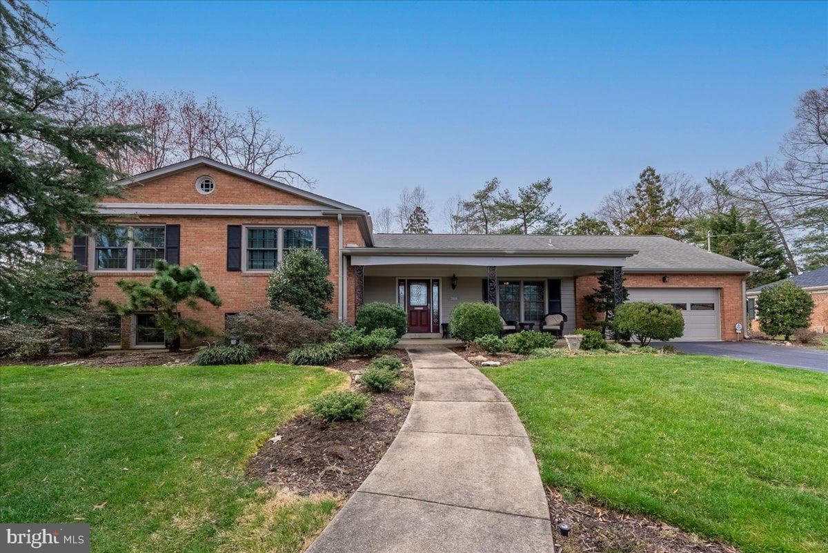 7408 Gatewood Court photo 1