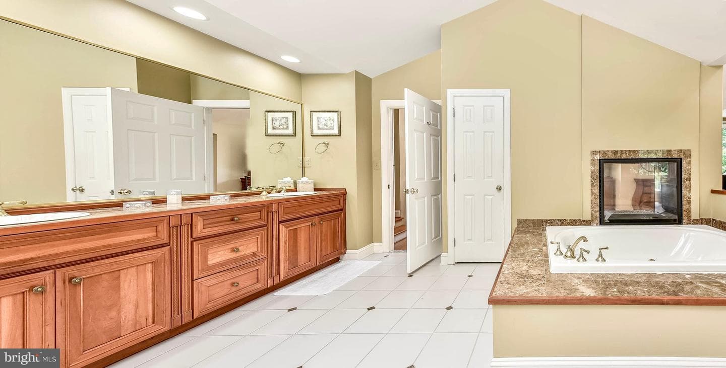 1404 Wynhurst Lane photo 44
