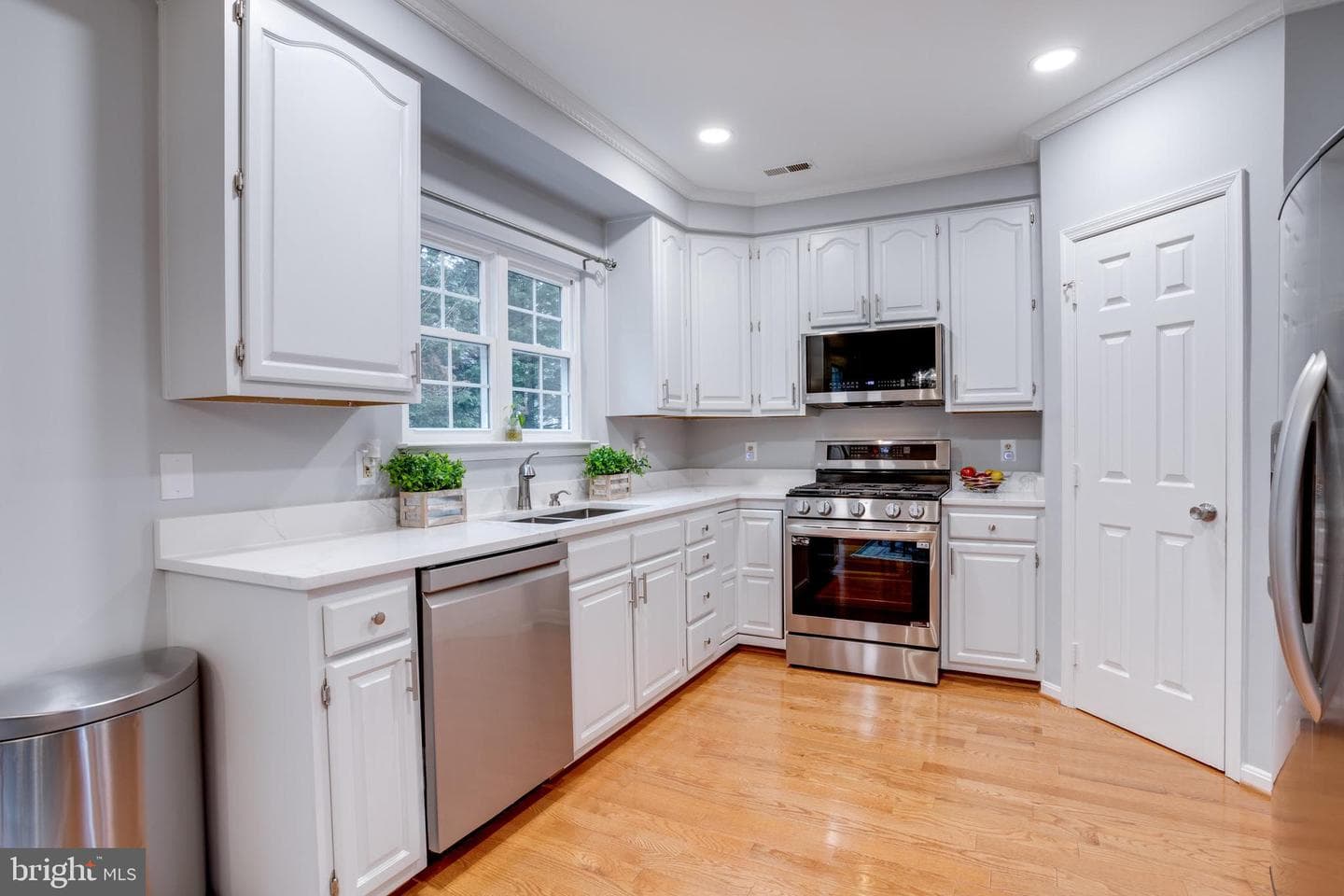 7005 Kings Manor Drive photo 9
