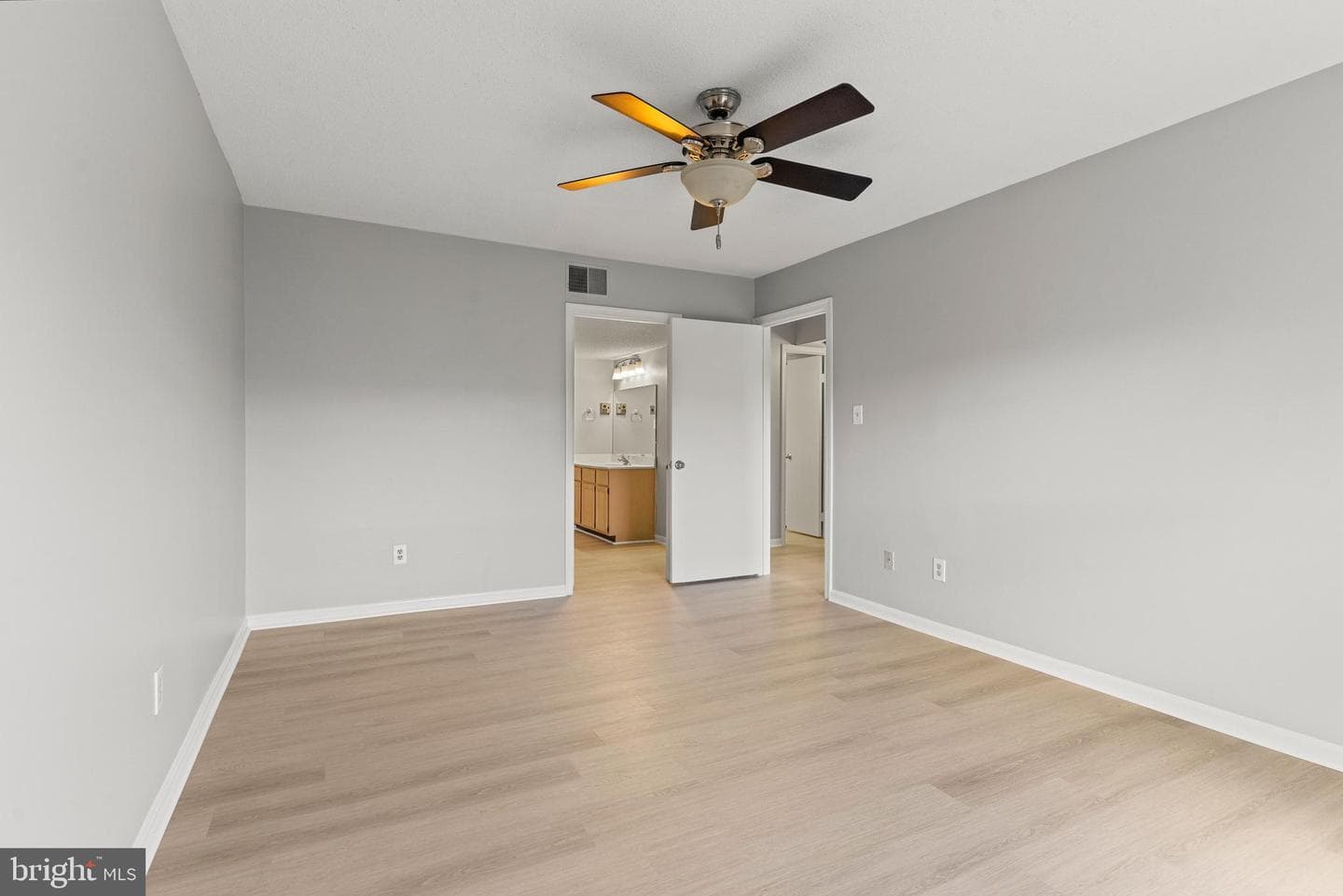 3119 Patrick Henry Drive #422 photo 6