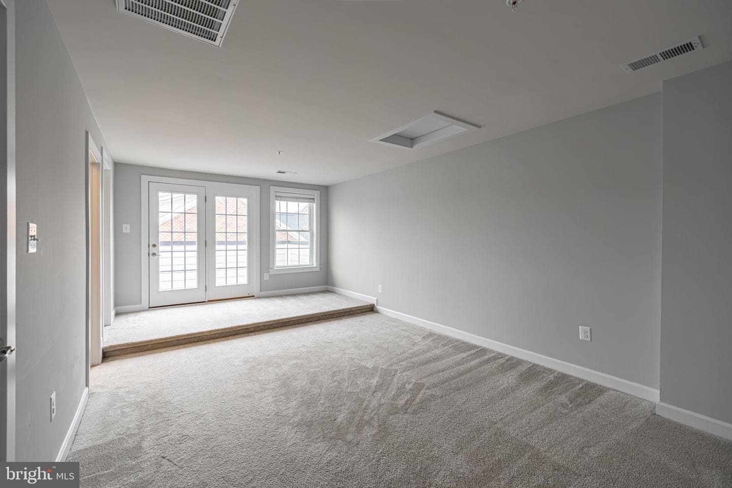 13719 Neil Armstrong Avenue photo 32