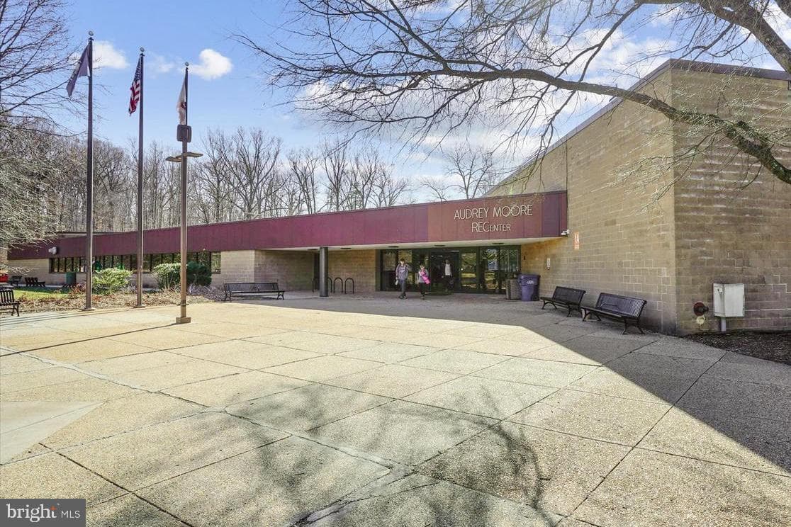 5310 Danbury Forest Drive photo 42