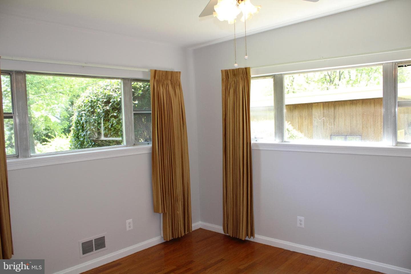 4930 Lincoln Avenue photo 32
