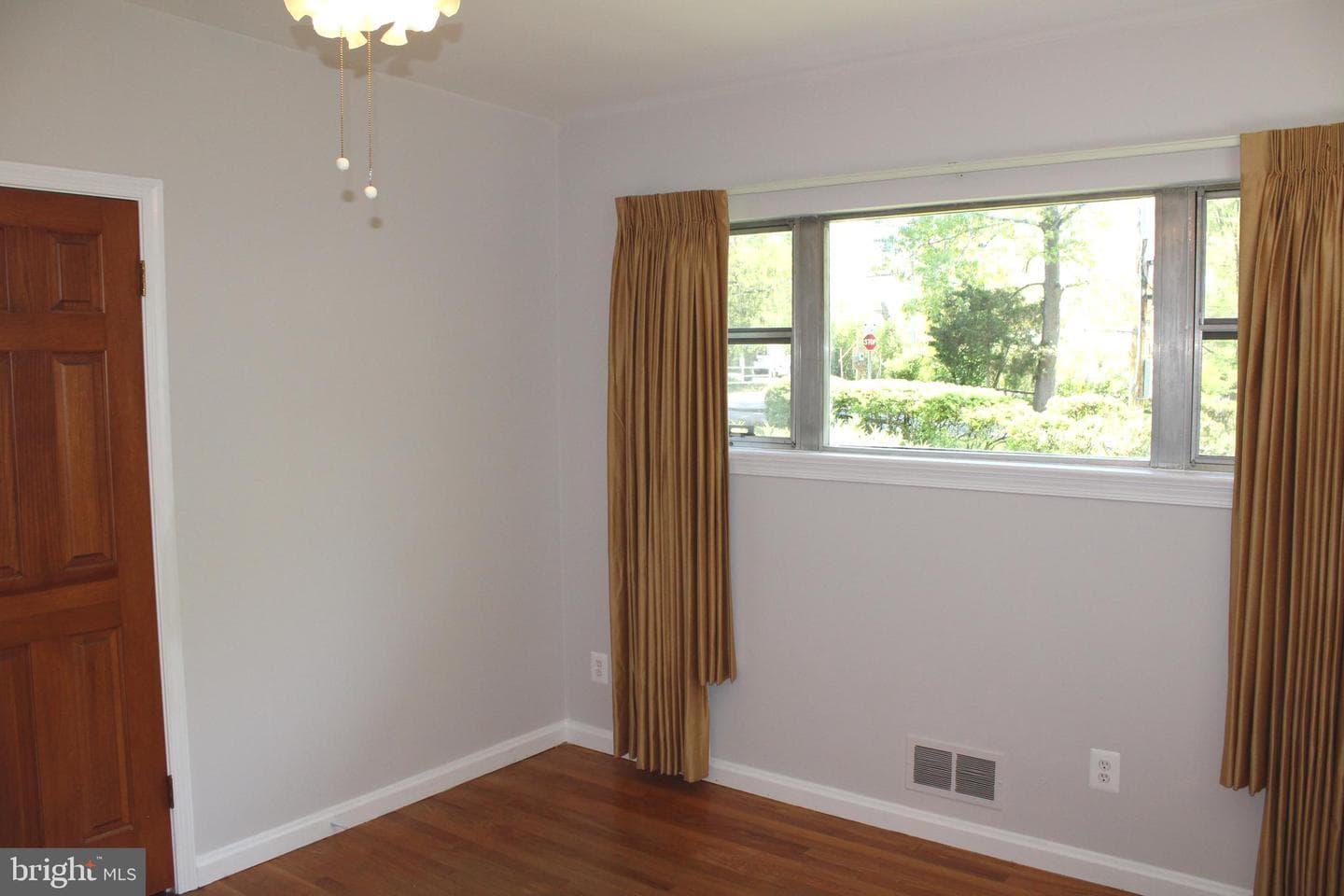 4930 Lincoln Avenue photo 35