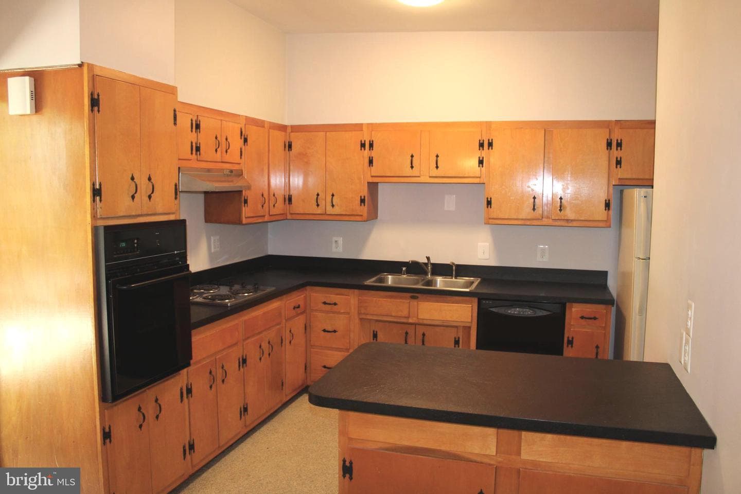 4930 Lincoln Avenue photo 37
