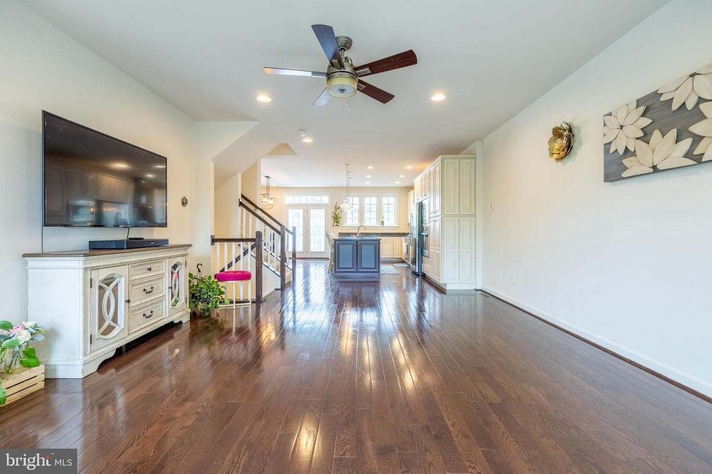 13709 Neil Armstrong Avenue photo 10