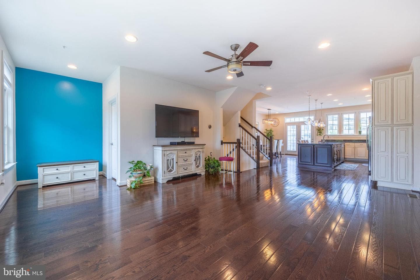 13709 Neil Armstrong Avenue photo 11