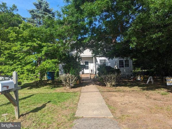 8621 Woodlawn Court photo 2