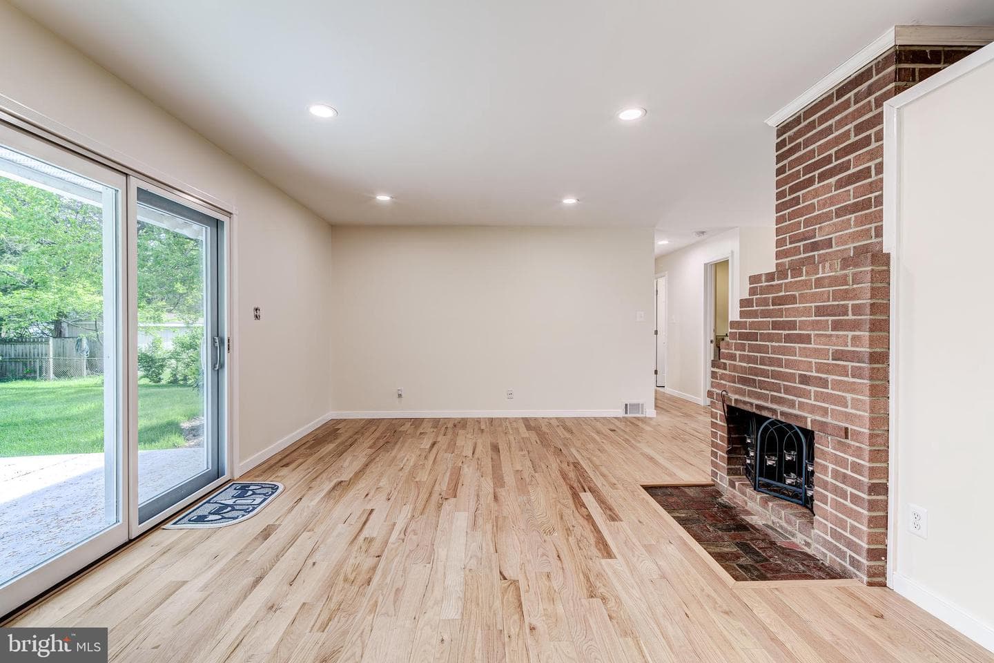7406 Gresham Street photo 9