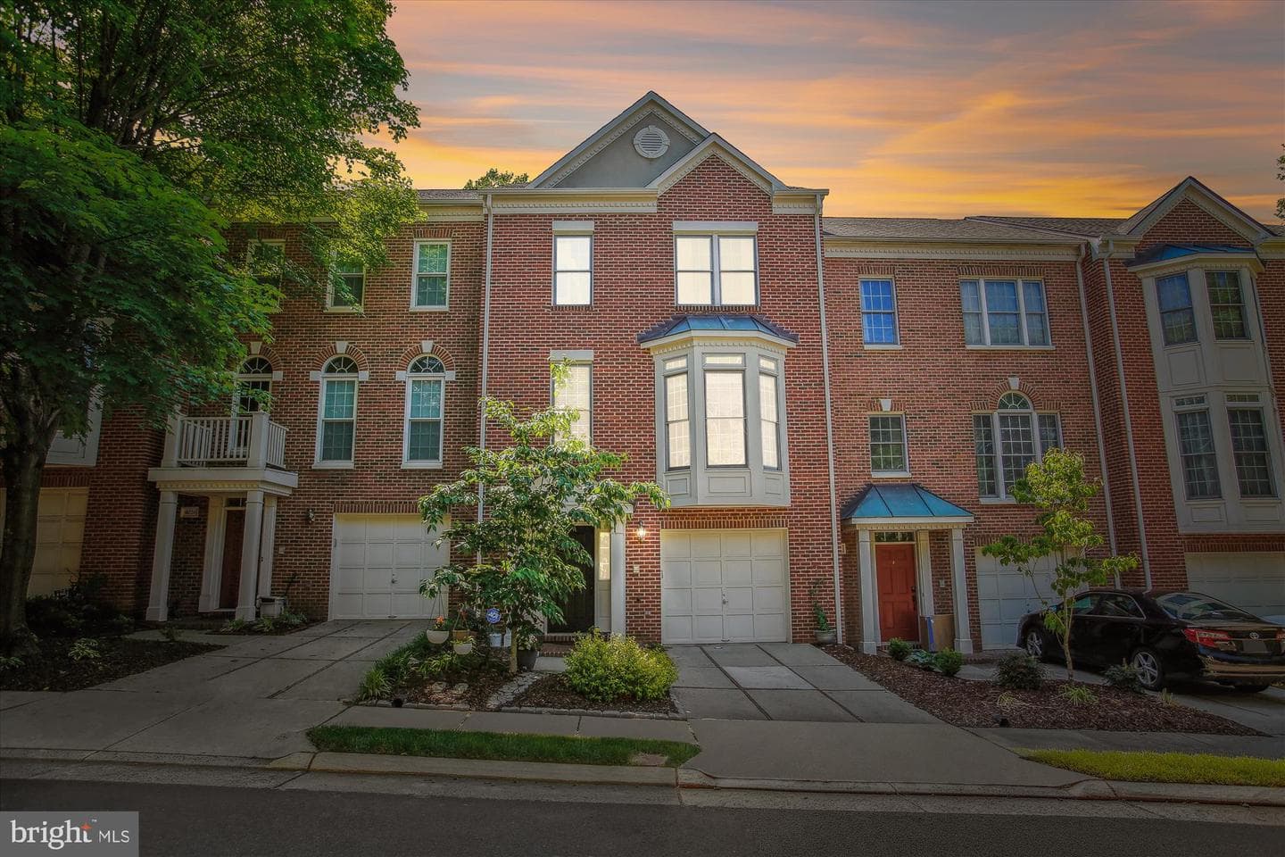 4024 Heatherstone Court photo 2