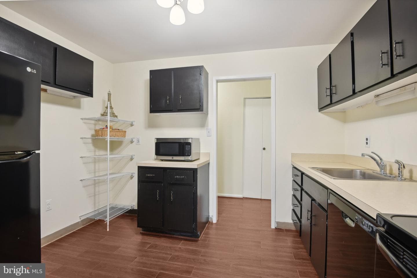 9702 Kingsbridge Drive #103 photo 6