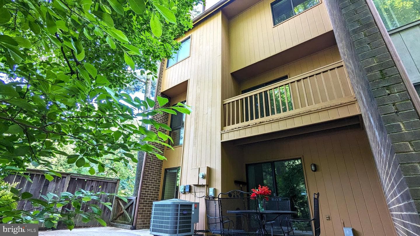 1762 Wainwright Drive photo 4