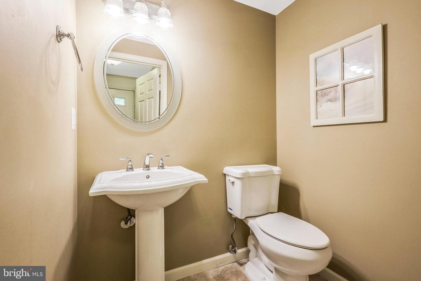 9806 Tara Court photo 4