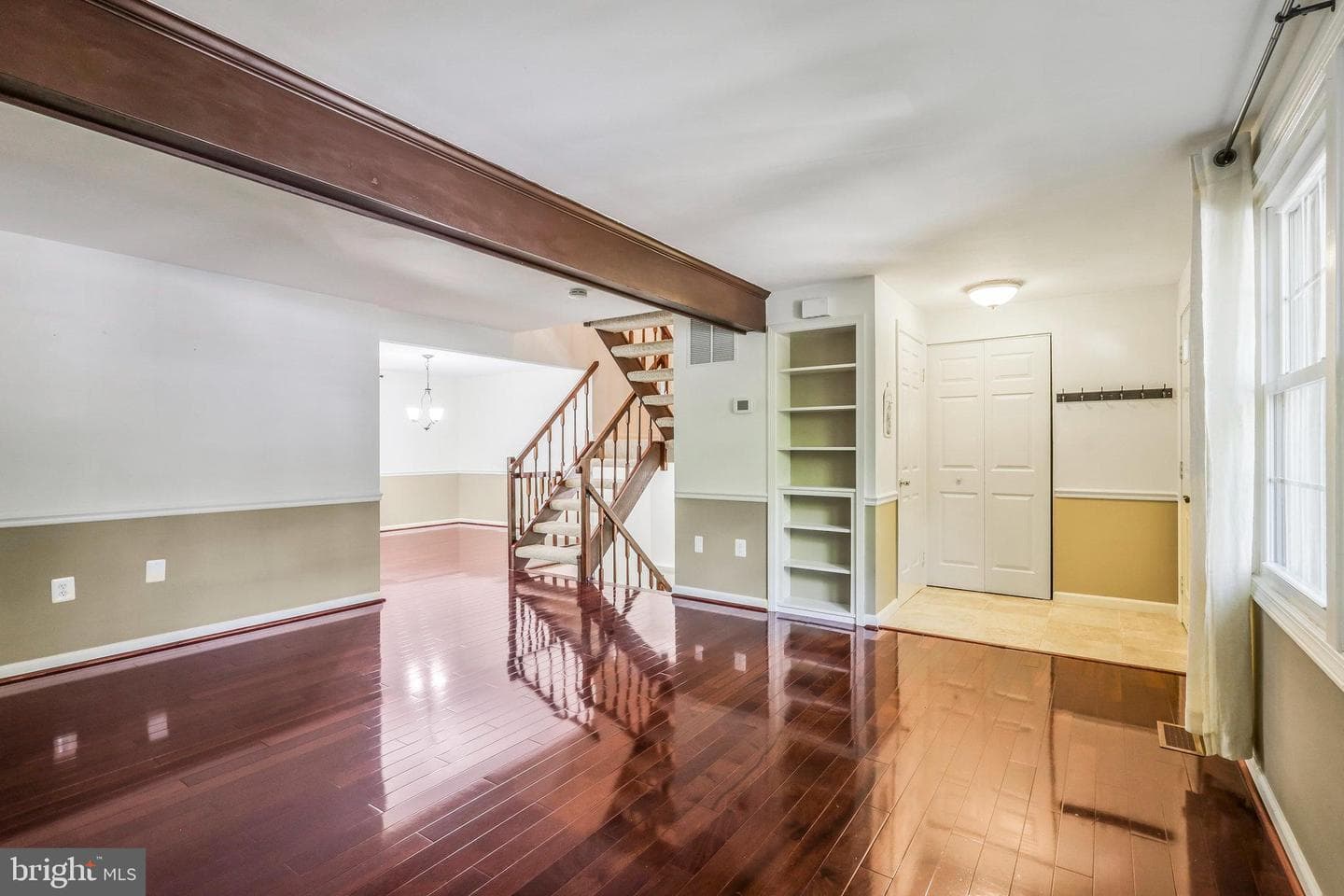 9806 Tara Court photo 5