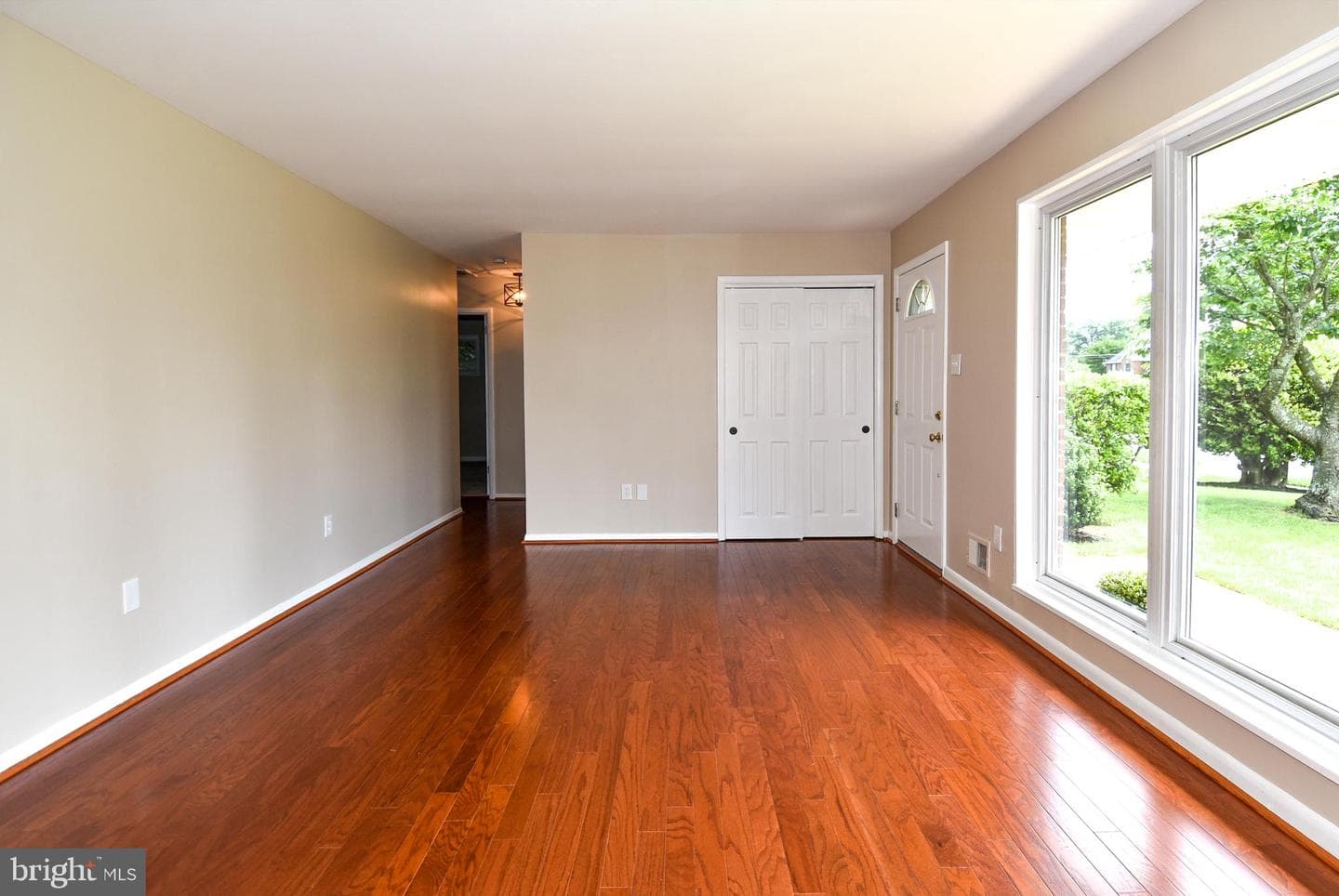 6904 Constance Drive photo 11