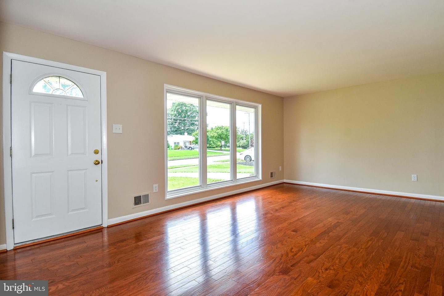 6904 Constance Drive photo 8