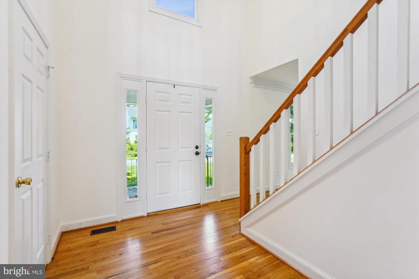 1013 Crestview Drive photo 3