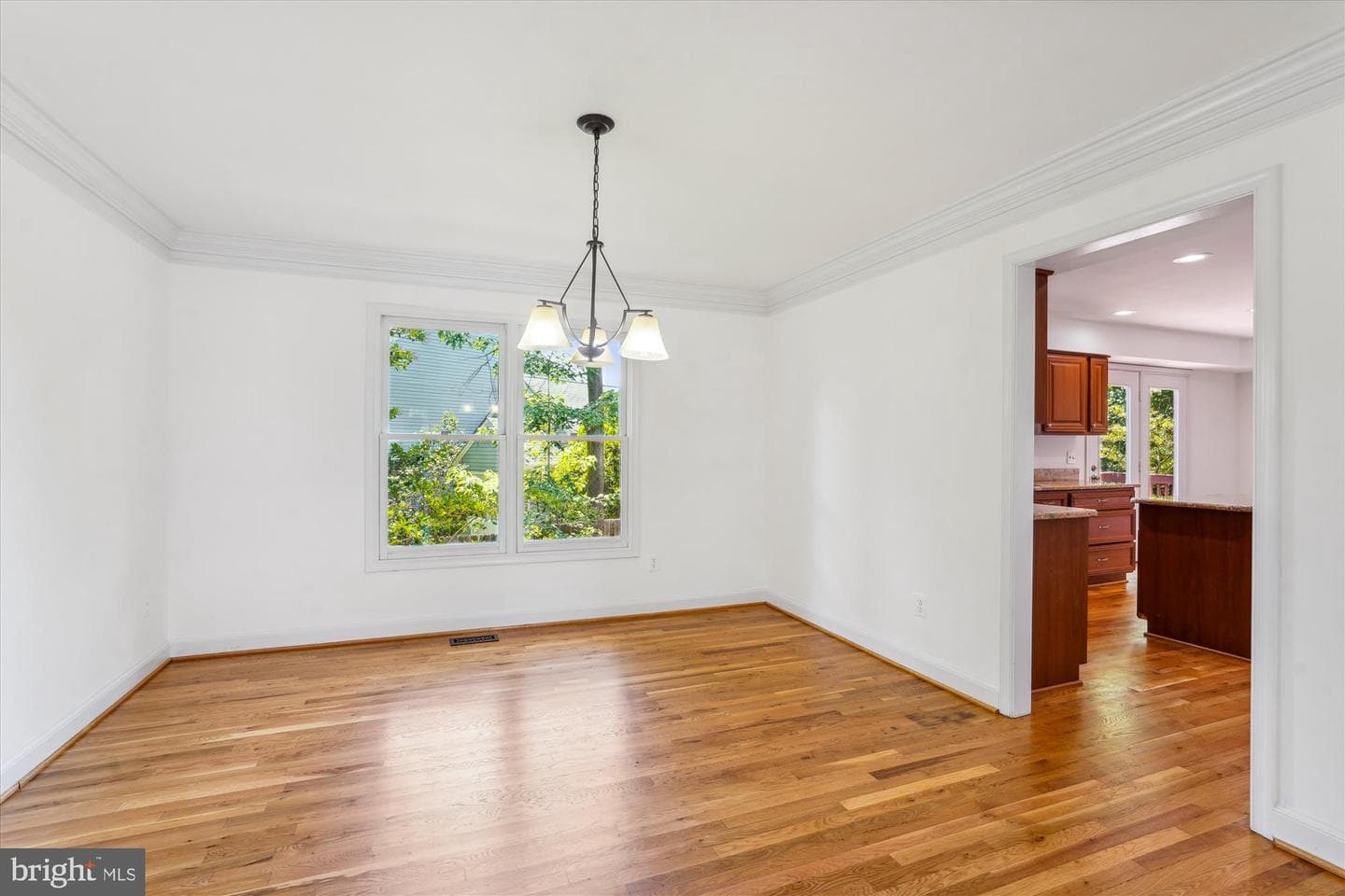 1013 Crestview Drive photo 6