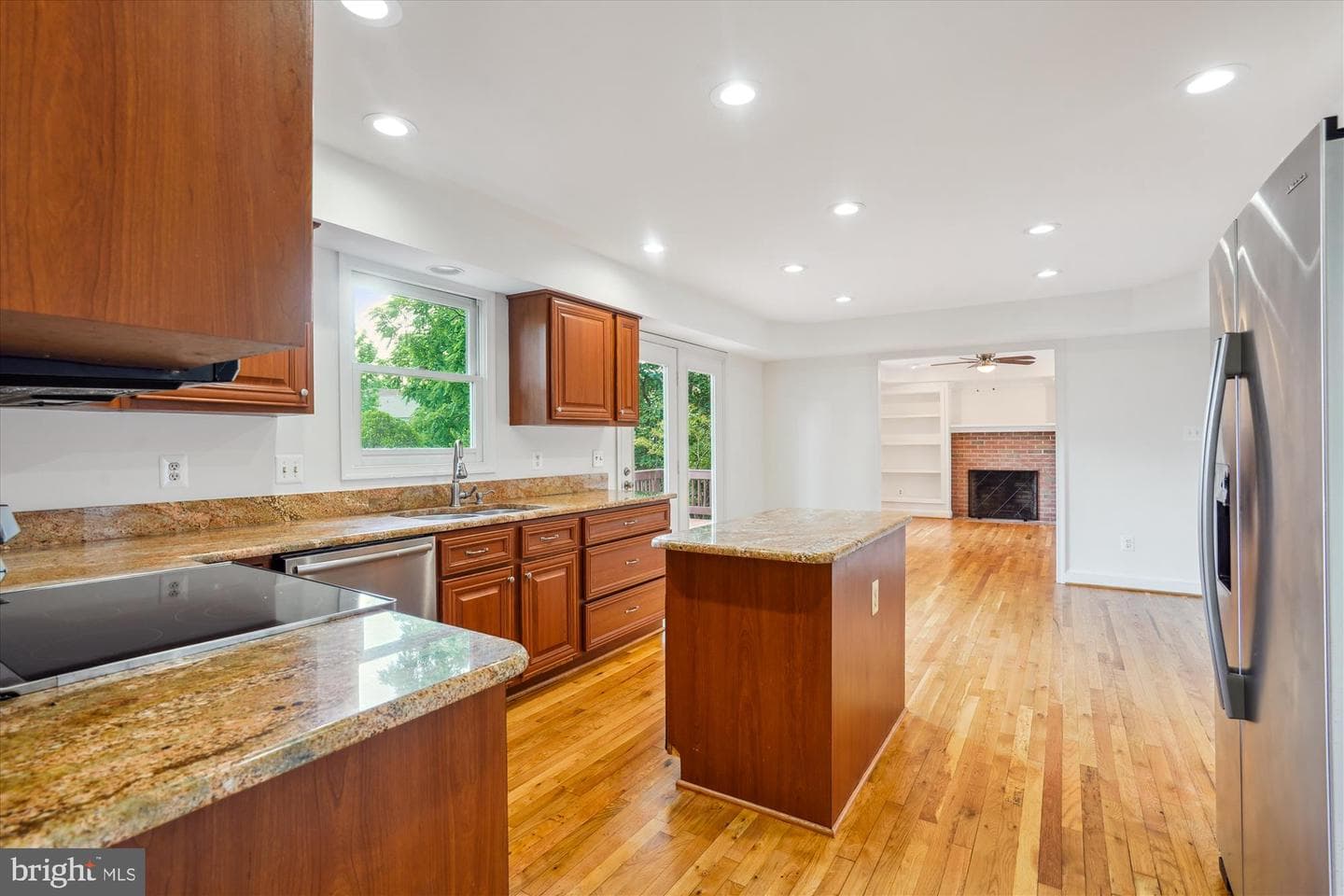 1013 Crestview Drive photo 8