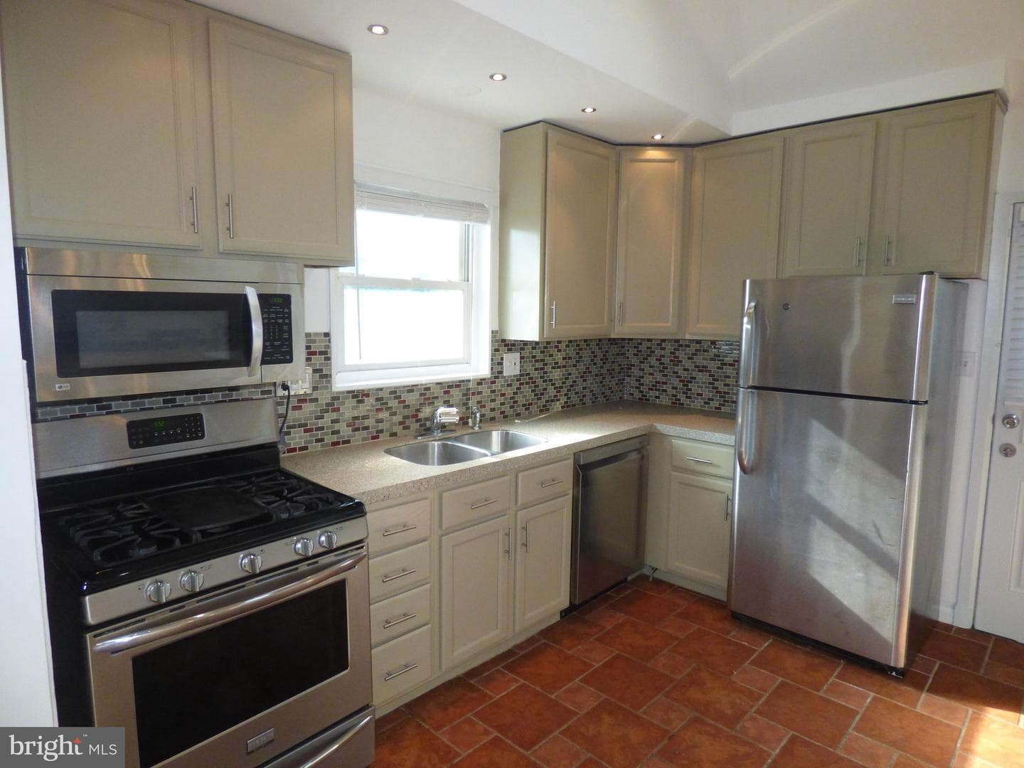 6062 Munson Hill Road photo 4