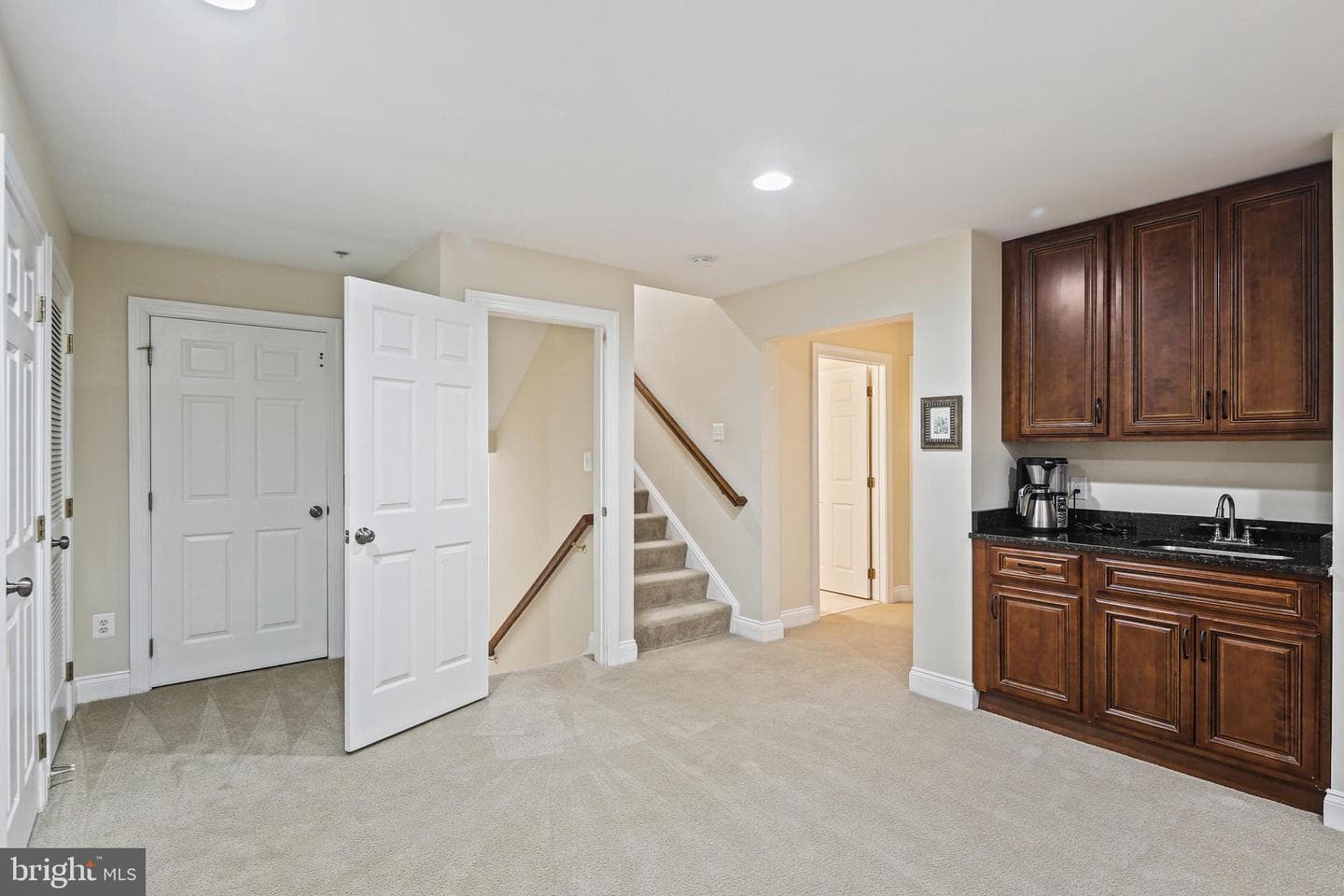 2040 Beacon Heights Drive photo 21