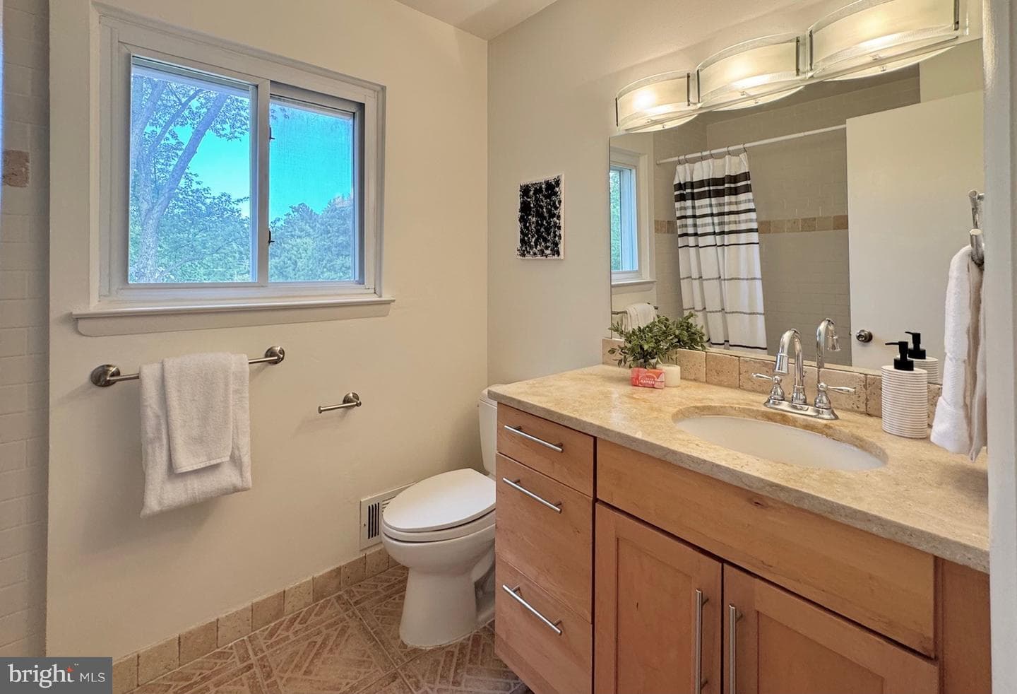 9202 Hambletonian Place photo 16