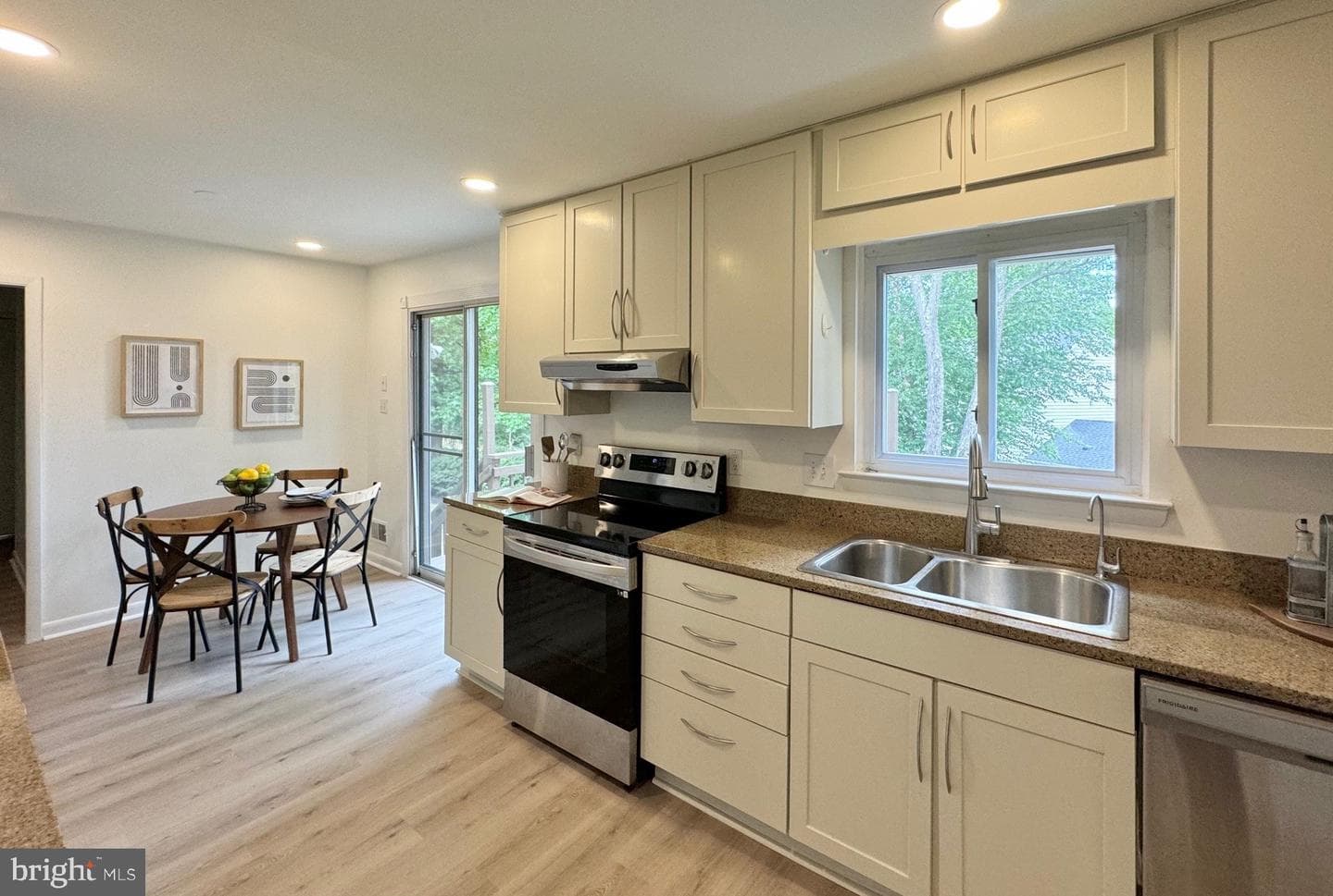 9202 Hambletonian Place photo 4